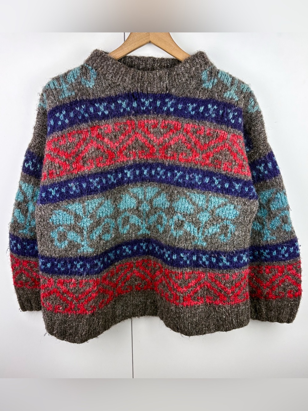 Vintage 100% Wool Ecuador Fair Isle Nordic Tribal Aztec Chunky Knit Sweater